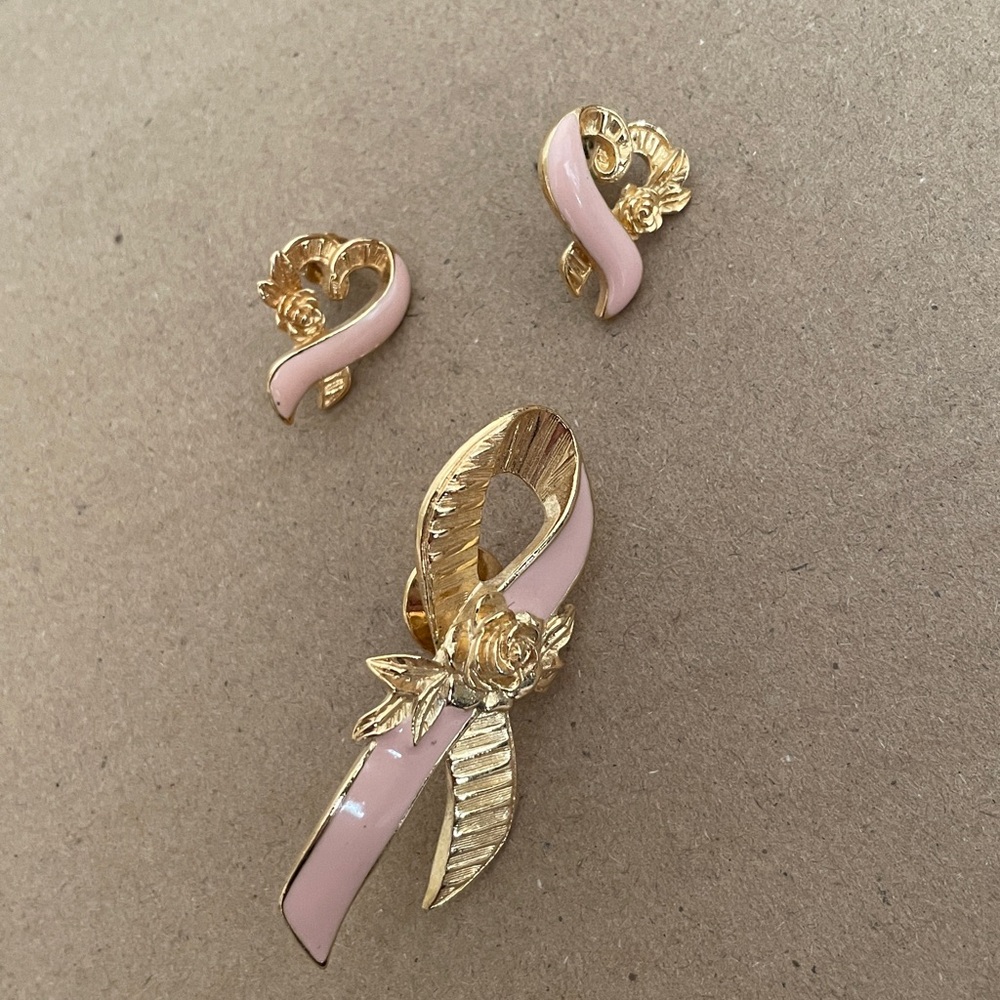 Avon Breast Camcer Awareness Ribbon Earrings and Pin‎ Bundle